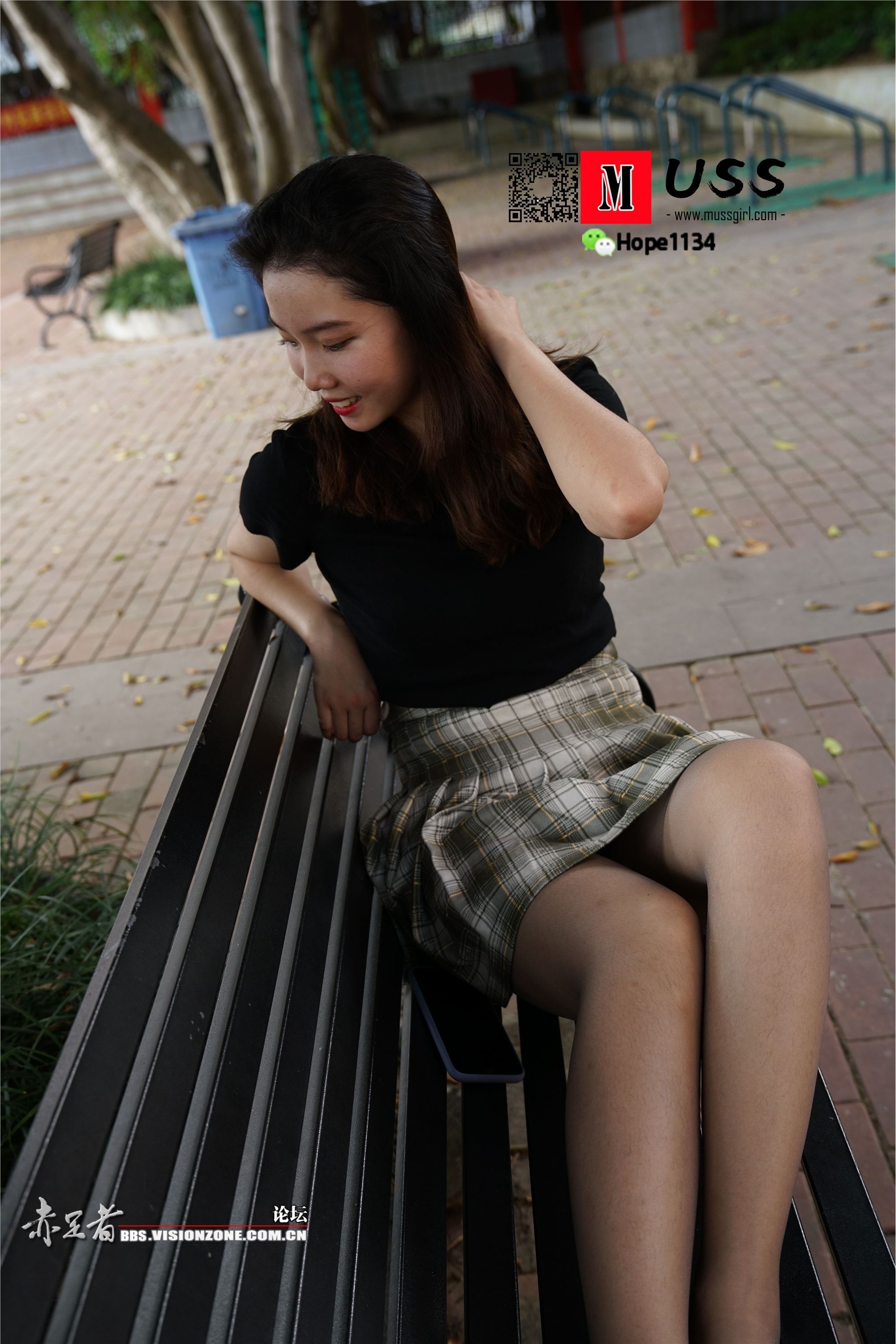 MussGirl慕丝女郎  NO.072 蒙古族舞蹈美少女嫩足灰丝公园写真